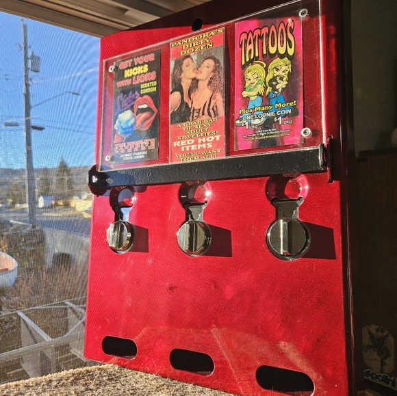 Restored 90s adult vending machine - Picture 3 of 4